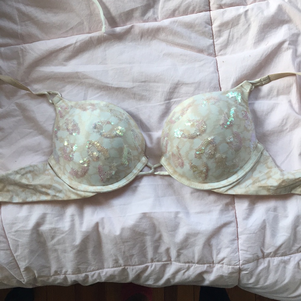 34 b bra from Victoria secret (bombshell)